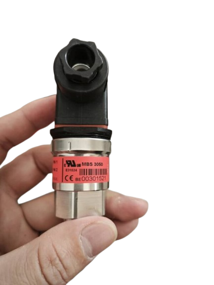 Danfoss 060G6222 Pressure Sensor – Industrial Hydraulic Transmitter for Heavy Machinery